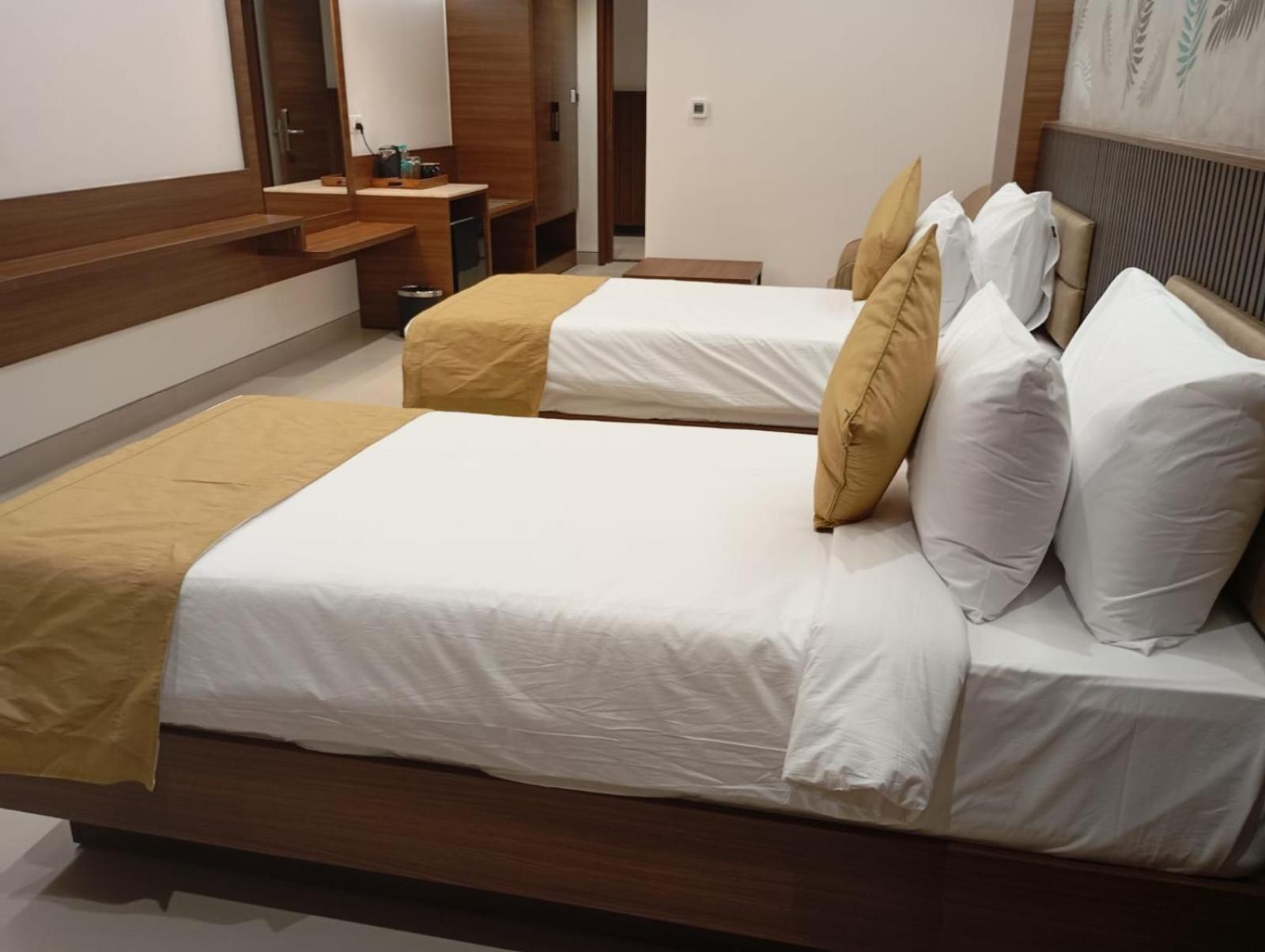 Highland Hotel Bangalore Dış mekan fotoğraf