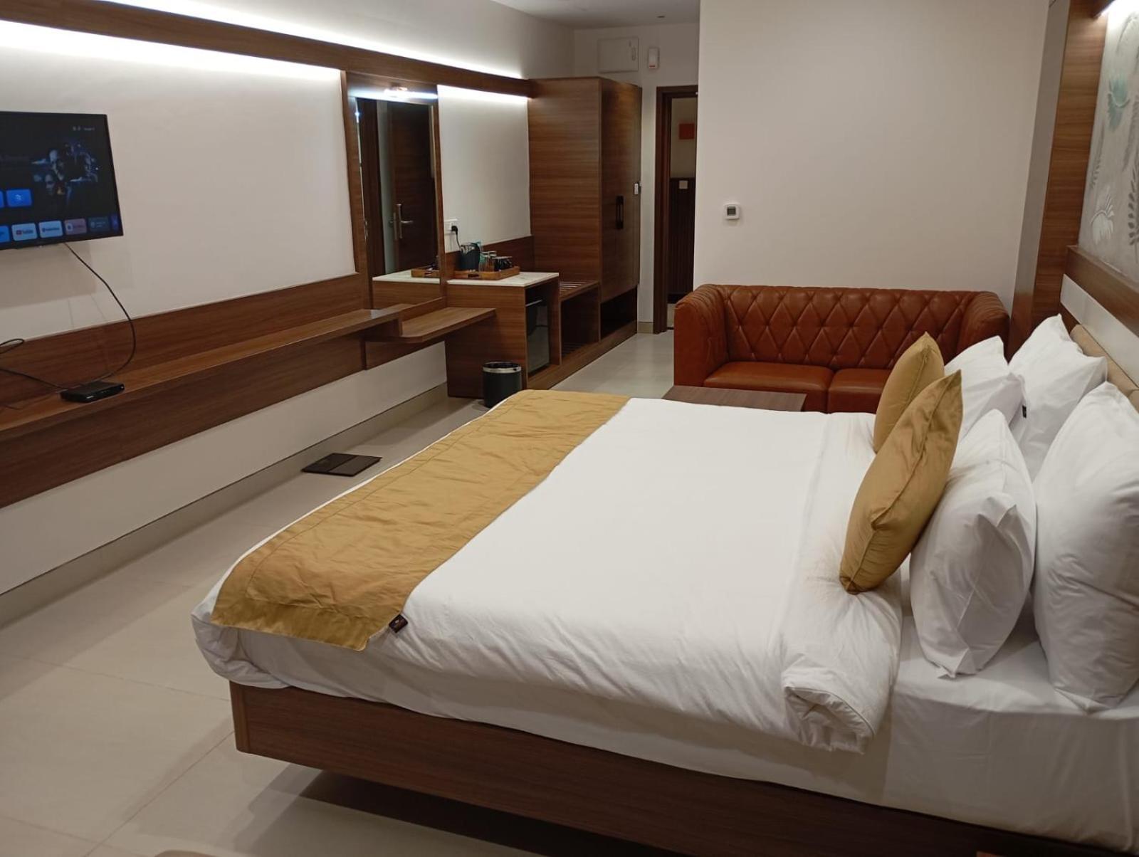 Highland Hotel Bangalore Dış mekan fotoğraf