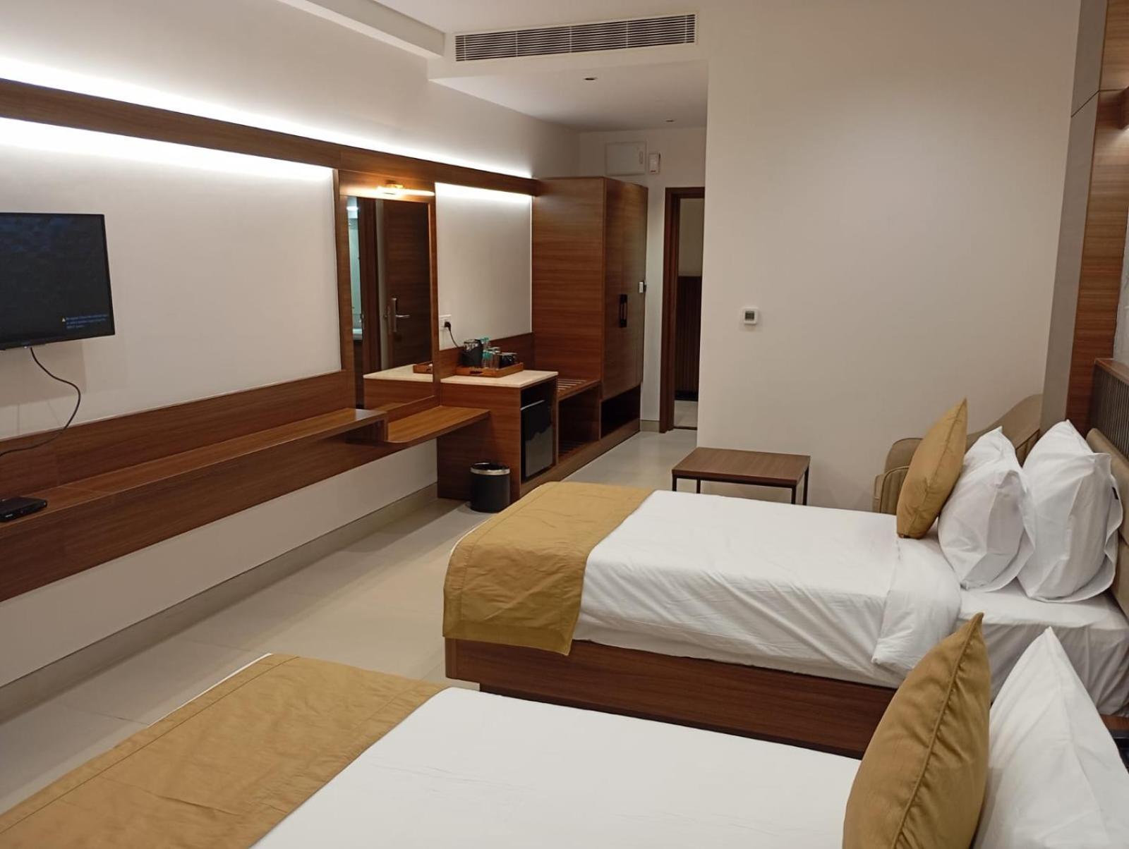 Highland Hotel Bangalore Dış mekan fotoğraf