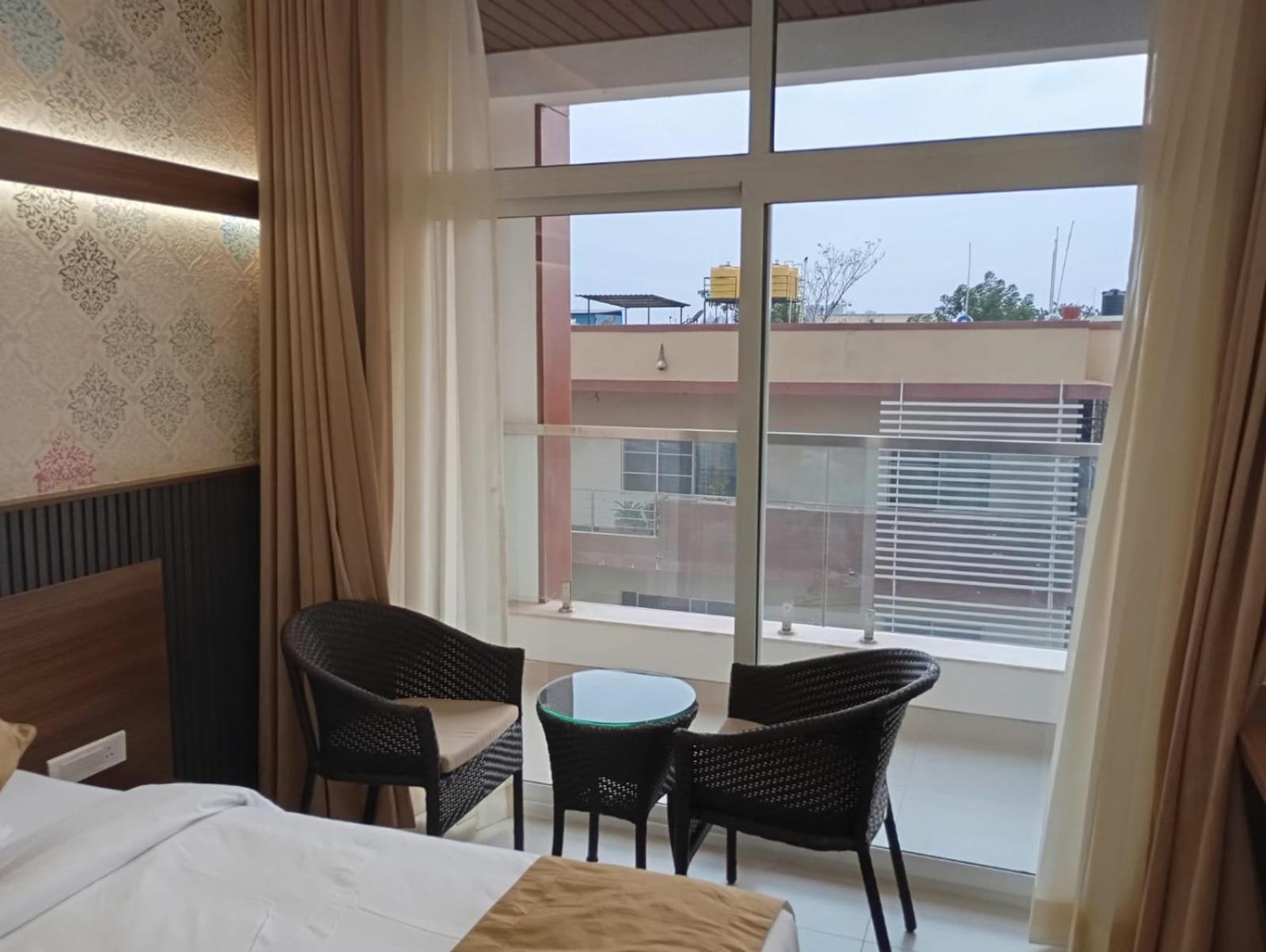 Highland Hotel Bangalore Dış mekan fotoğraf