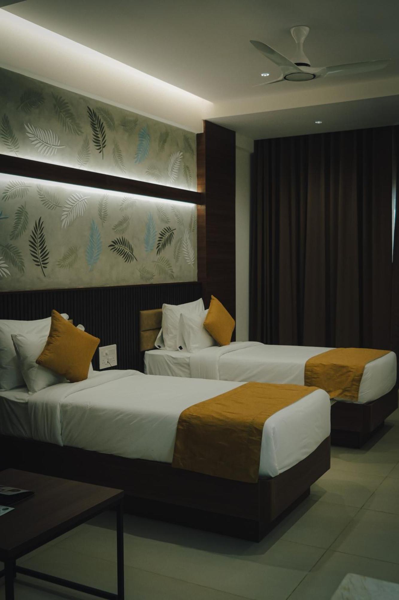 Highland Hotel Bangalore Dış mekan fotoğraf
